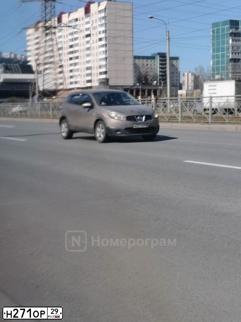 Фото автомобиля NISSAN QASHQAI, 2012 — госномер Н271ОР29. Цвет: СВЕТЛО-КОРИЧНЕВЫЙ