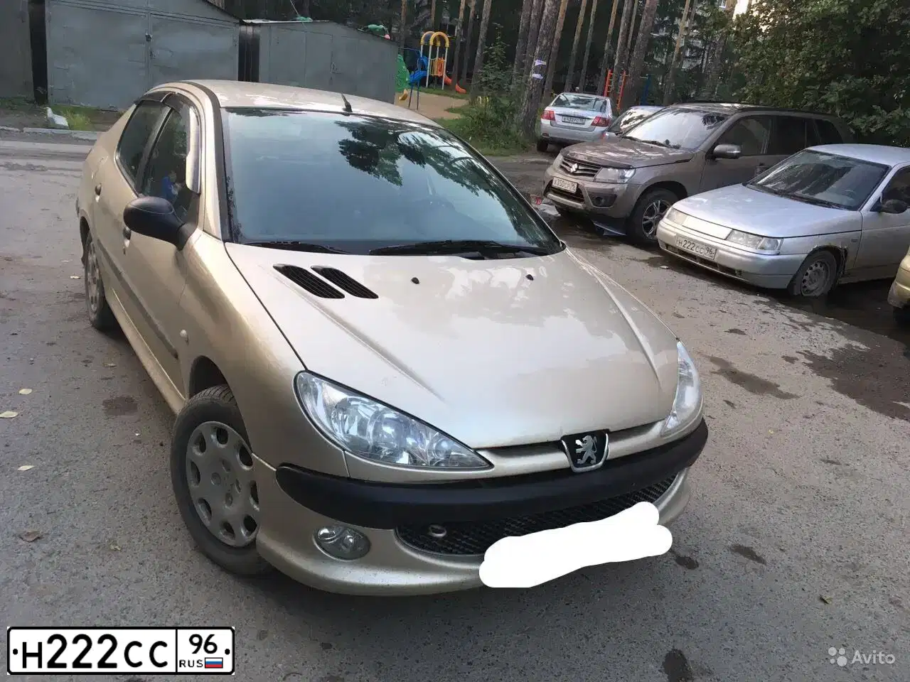 Фото автомобиля LADA 2112, 2004 — госномер Н222СС96. Цвет: СВЕТЛО-СЕРЫЙ