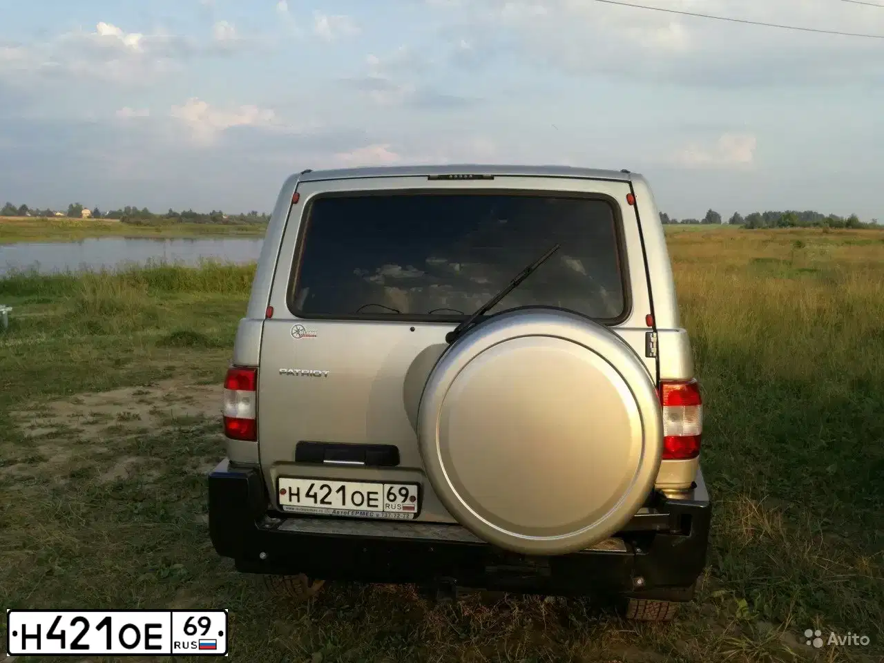 Фото автомобиля UAZ 3164 PATRIOT, 2010 — госномер Н421ОЕ69. Цвет: СЕРЕБ.ЖЕЛТ.МЕТАЛЛИК