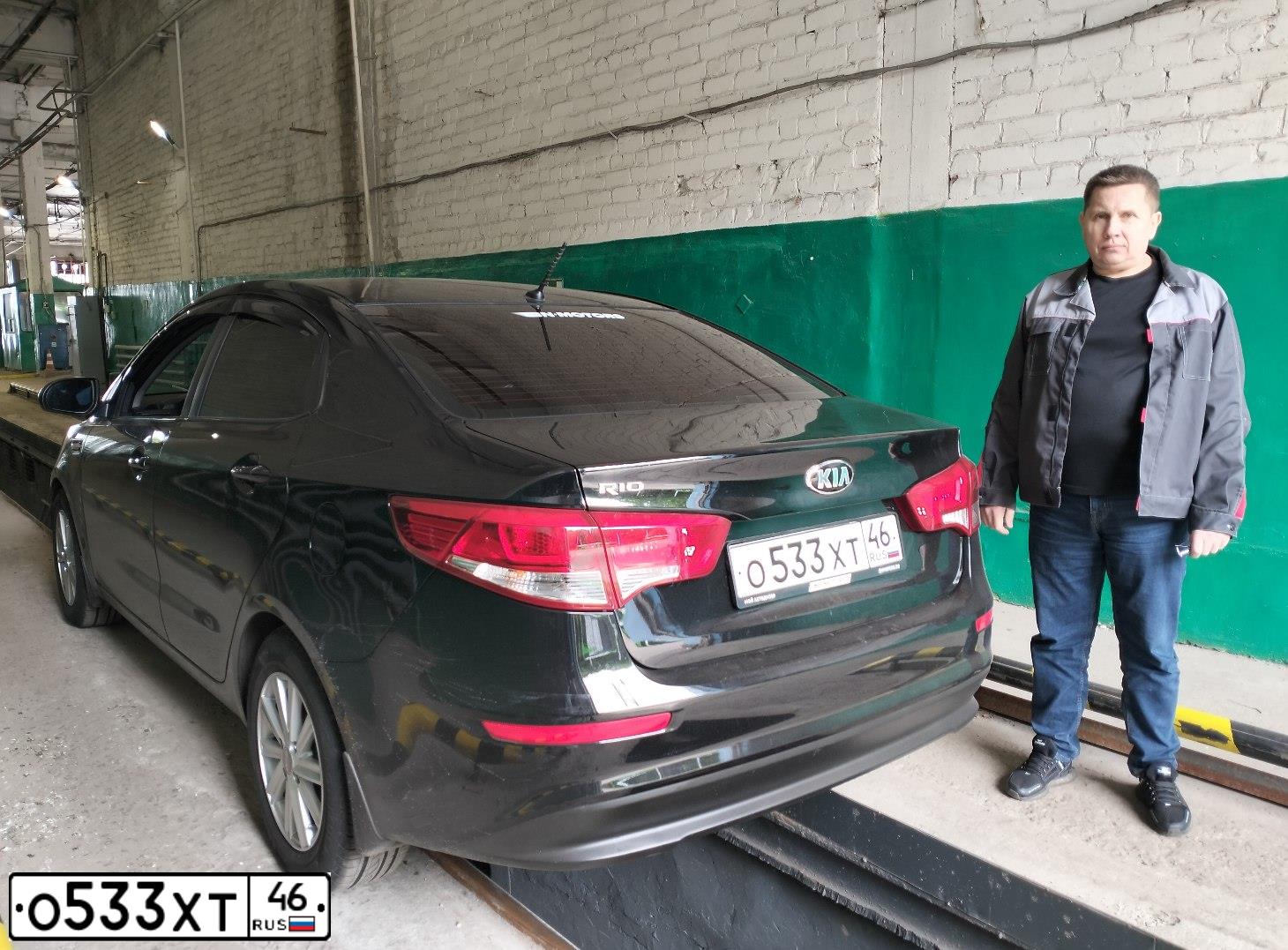 Фото автомобиля KIA RIO, 2016 — госномер О533ХТ46. Цвет: ЧЕРНЫЙ