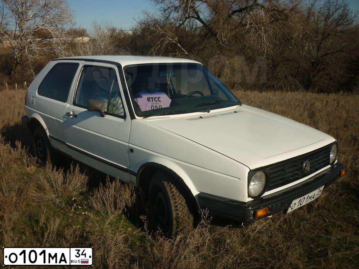 Фото автомобиля VOLKSWAGEN GOLF, 1986 — госномер Н751АА34. Цвет: Белый
