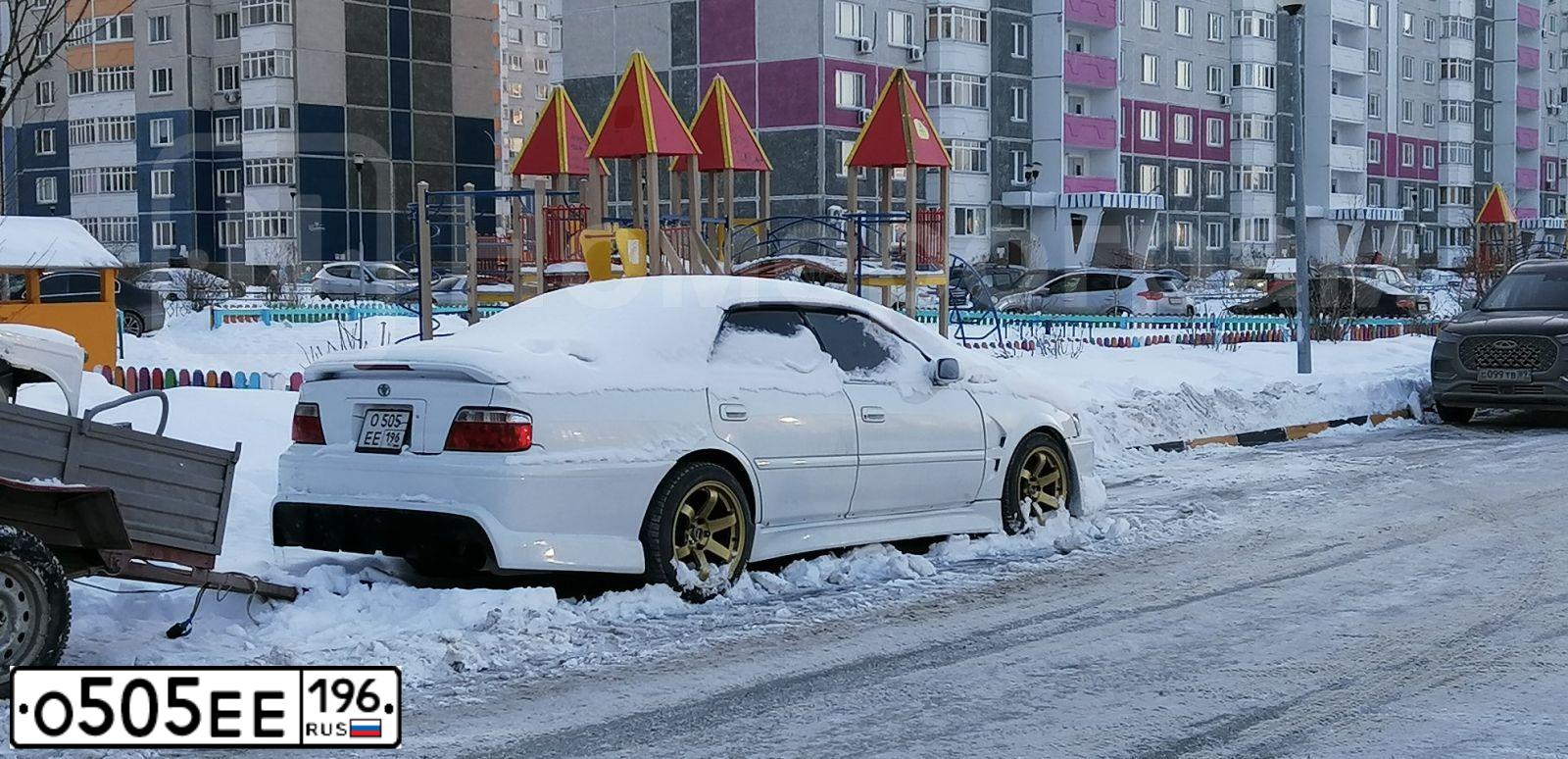 Фото автомобиля TOYOTA CHASER, 2000 — госномер О505ЕЕ196