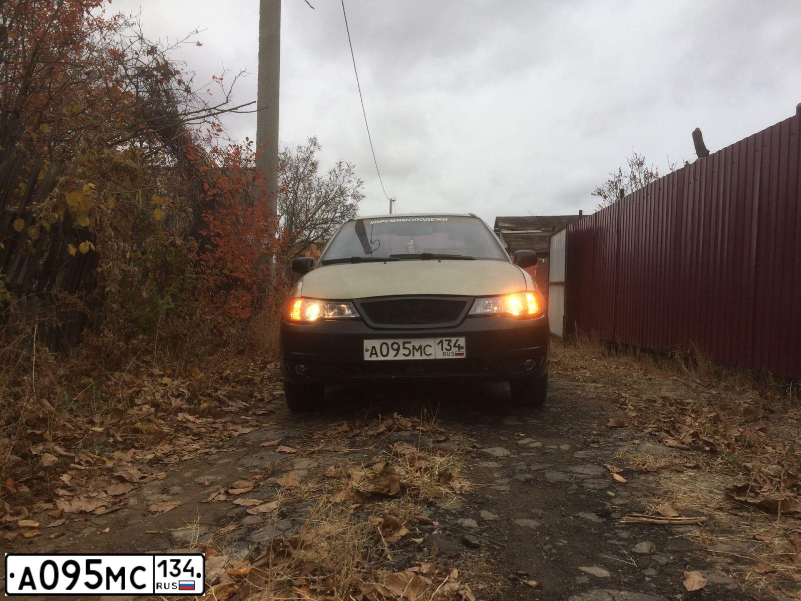 Фото автомобиля DAEWOO NEXIA, 2007 — госномер А095МС134. Цвет: ПЕСОЧНЫЙ