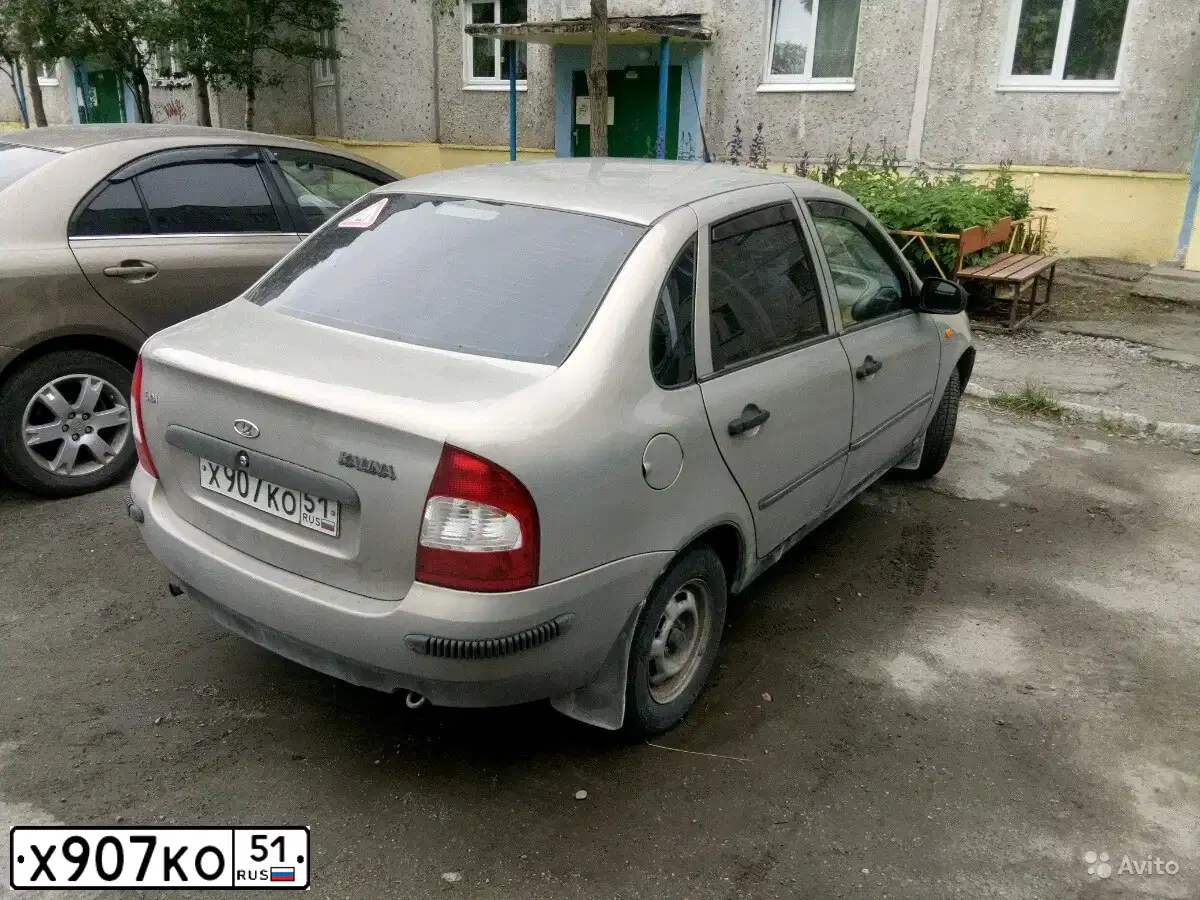 Фото автомобиля LADA 1118 KALINA, 2005 — госномер Х907КО51. Цвет: БЕЖЕВО-СЕРЫЙ
