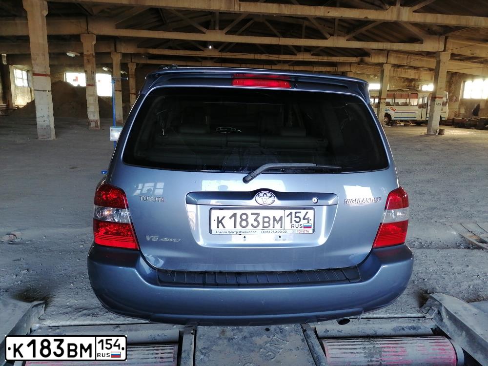 Фото автомобиля TOYOTA HIGHLANDER, 2005 — госномер У898СВ150. Цвет: Серо-Синий
