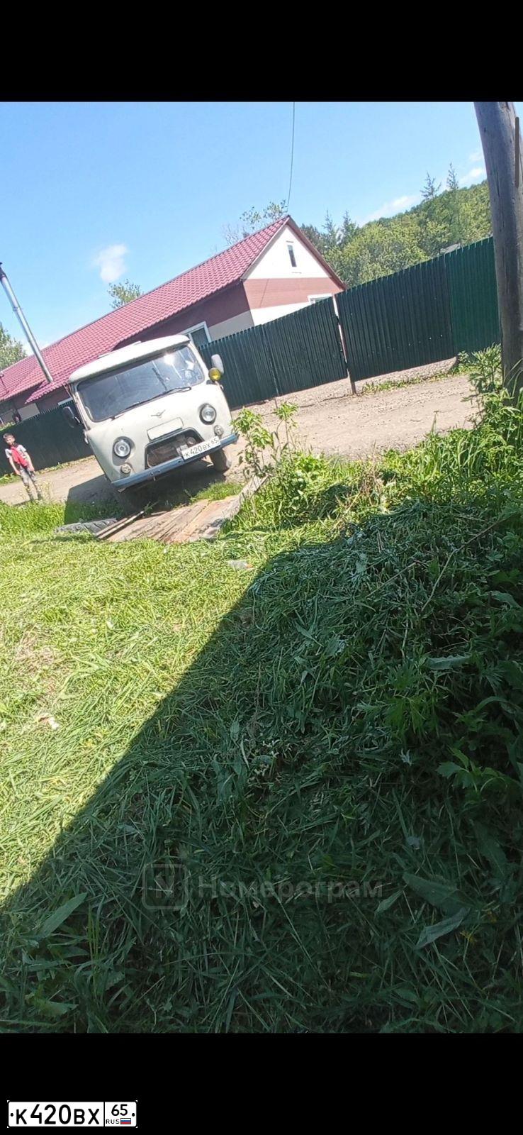 Фото автомобиля UAZ 3962, 1994 — госномер К420ВХ65. Цвет: СВЕТЛО-СЕРЫЙ