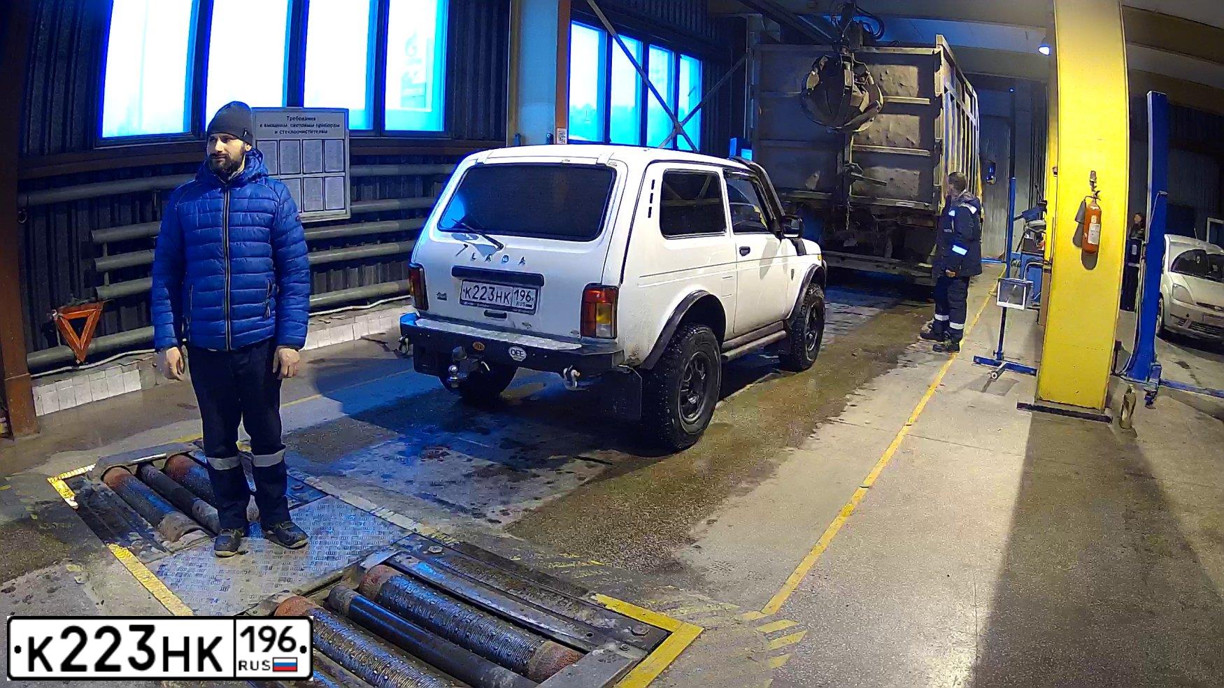 Фото автомобиля LADA 2121 NIVA, 2018 — госномер К223НК196. Цвет: Белый