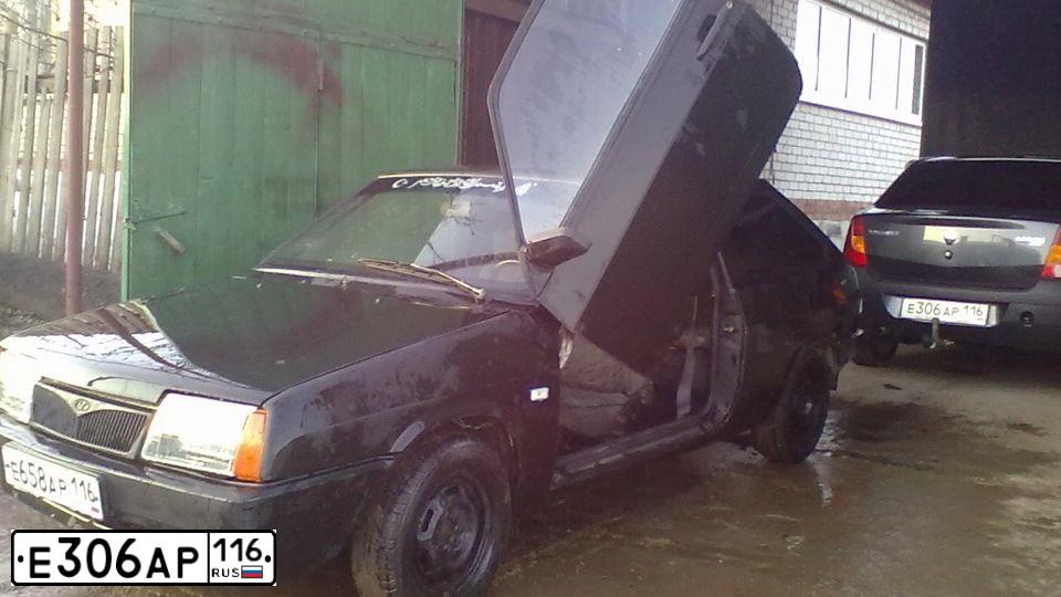 Фото автомобиля RENAULT LOGAN, 2007 — госномер Е306АР116. Цвет: ТЕМНО-СЕРЫЙ