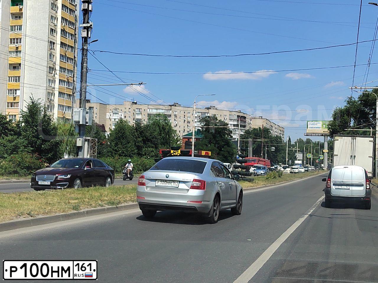 Фото автомобиля KIA RIO, 2015 — госномер Х983НР761. Цвет: Белый