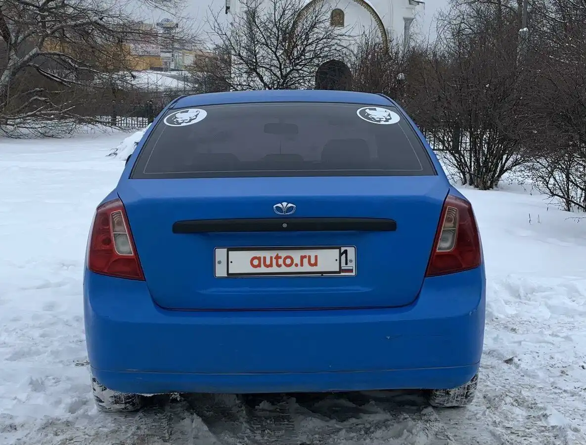 Фото автомобиля DAEWOO GENTRA, 2013 — госномер М606УО196. Цвет: синий