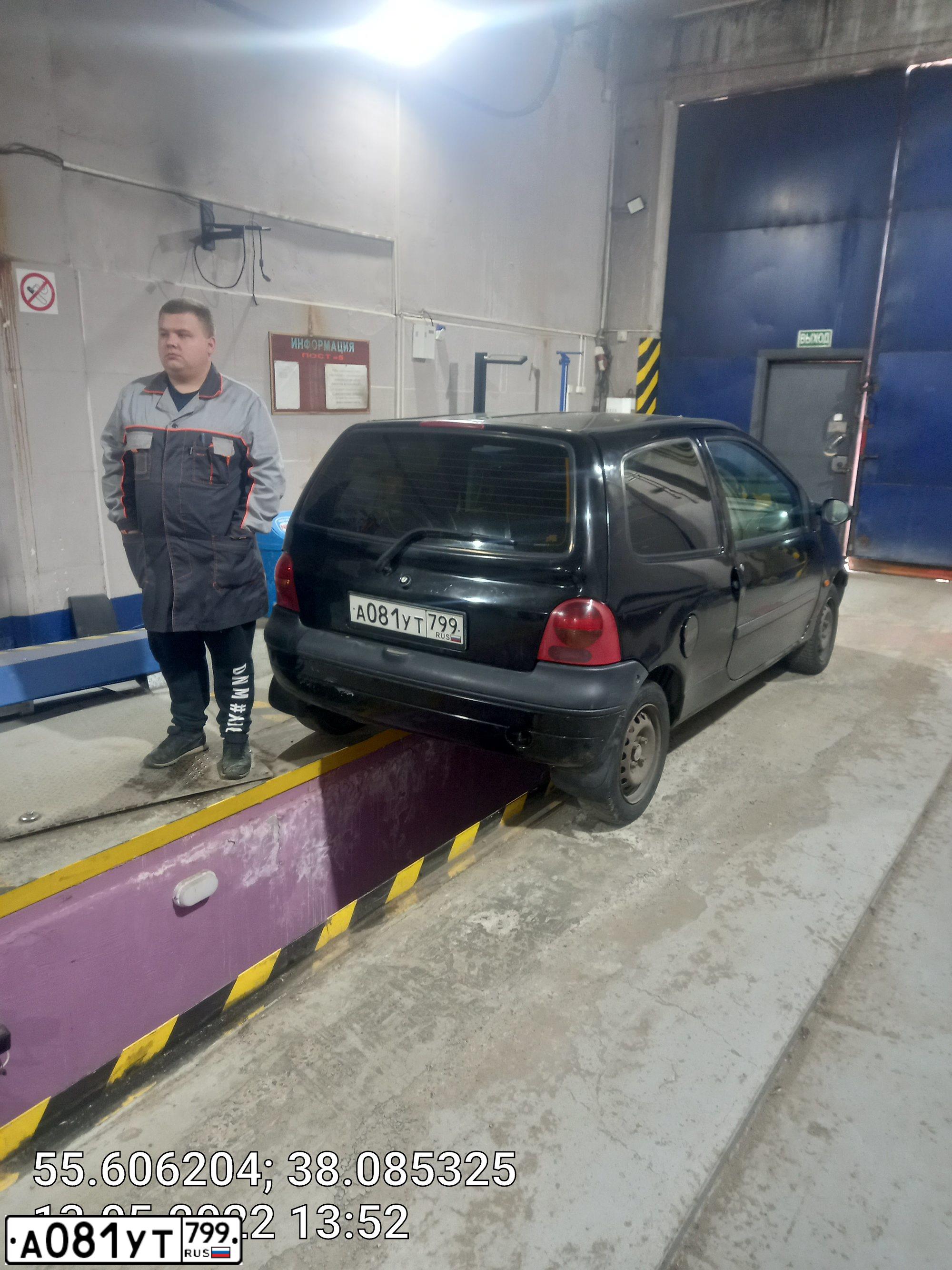 Фото автомобиля RENAULT TWINGO, 1999 — госномер М349ВО39. Цвет: ЧЕРНЫЙ