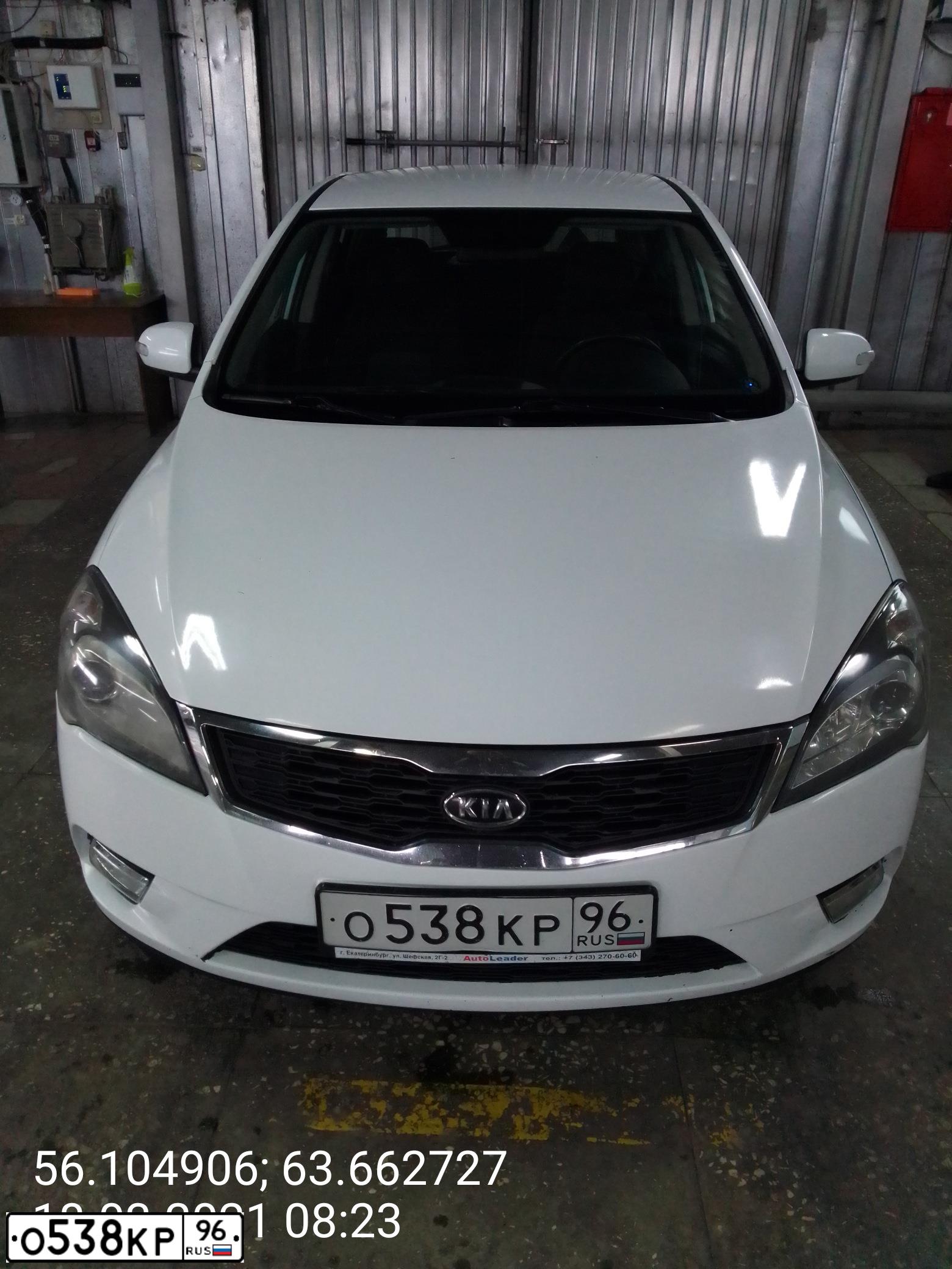 Фото автомобиля KIA CEE'D, 2010 — госномер О538КР96. Цвет: Белый