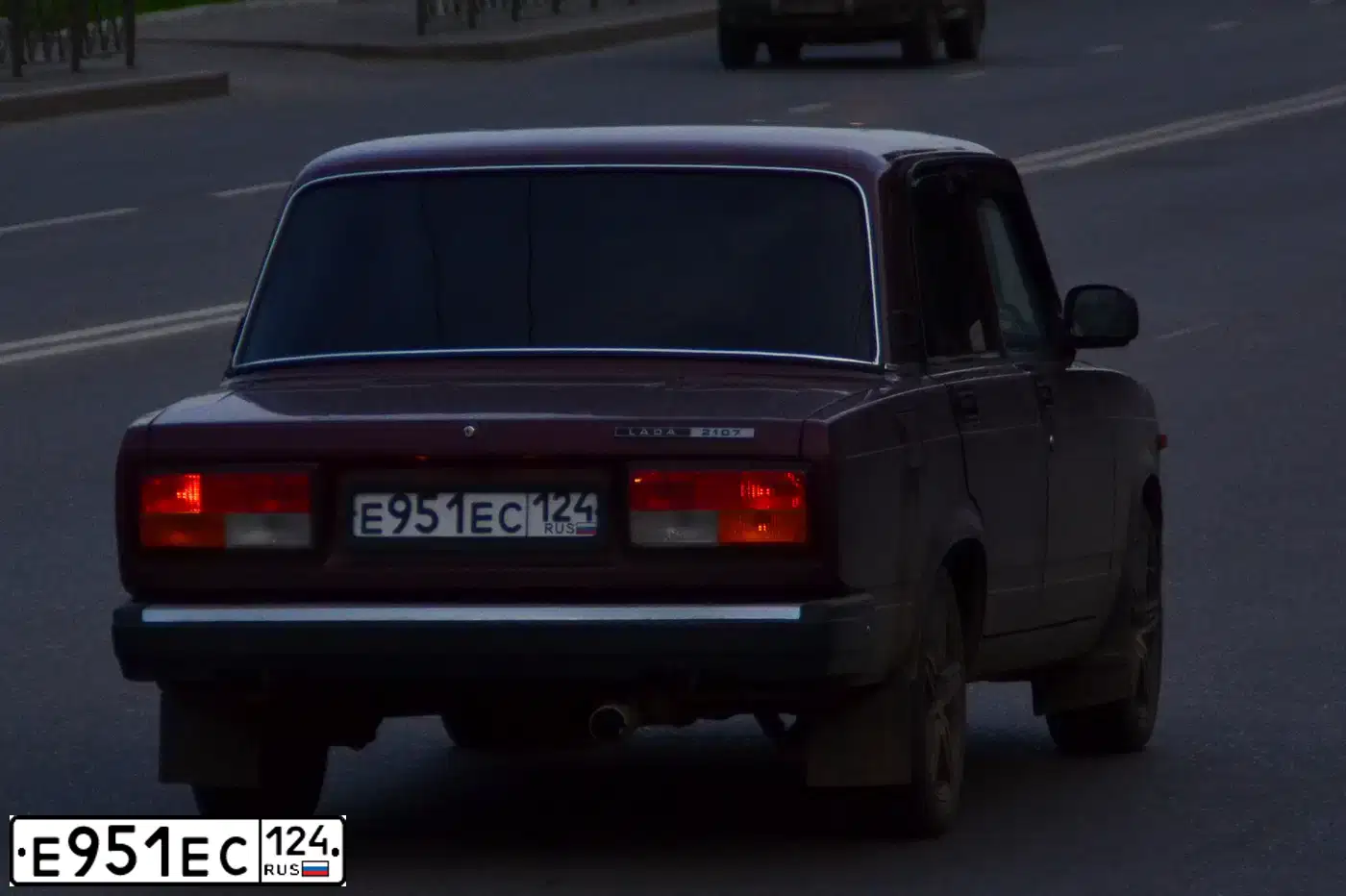 Фото автомобиля LADA 2107, 2012 — госномер Е951ЕС124. Цвет: КРАСНЫЙ