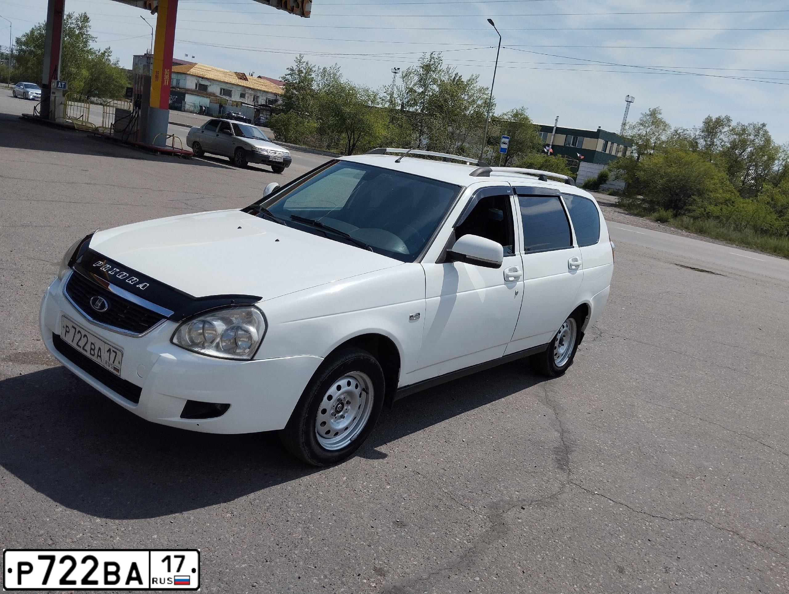 Фото автомобиля LADA 2171 PRIORA, 2013 — госномер Р722ВА17. Цвет: Белый
