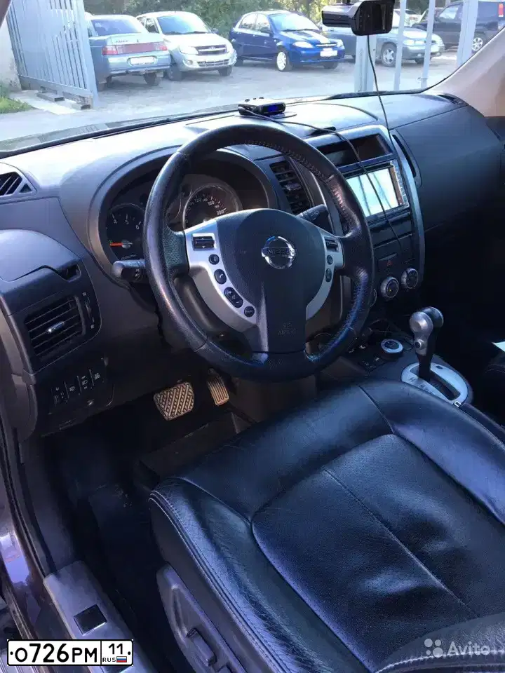 Фото автомобиля NISSAN X-TRAIL, 2010 — госномер О726РМ11. Цвет: СЕРО-СИРЕНЕВЫЙ