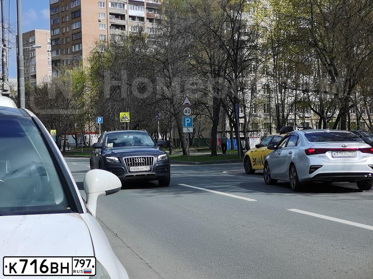 Фото автомобиля KIA CERATO, 2020 — госномер К716ВН797. Цвет: СЕРЫЙ