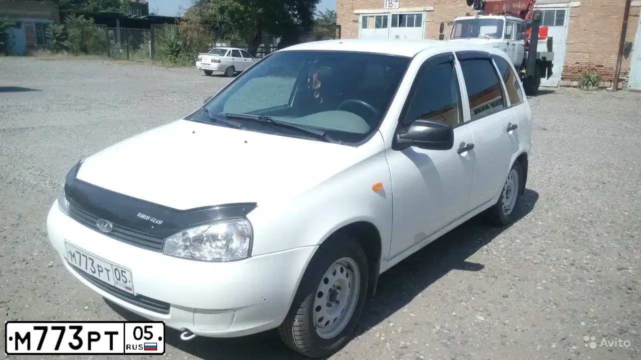Фото автомобиля LADA 1117 KALINA, 2012 — госномер М773РТ05. Цвет: БЕЛЫЙ