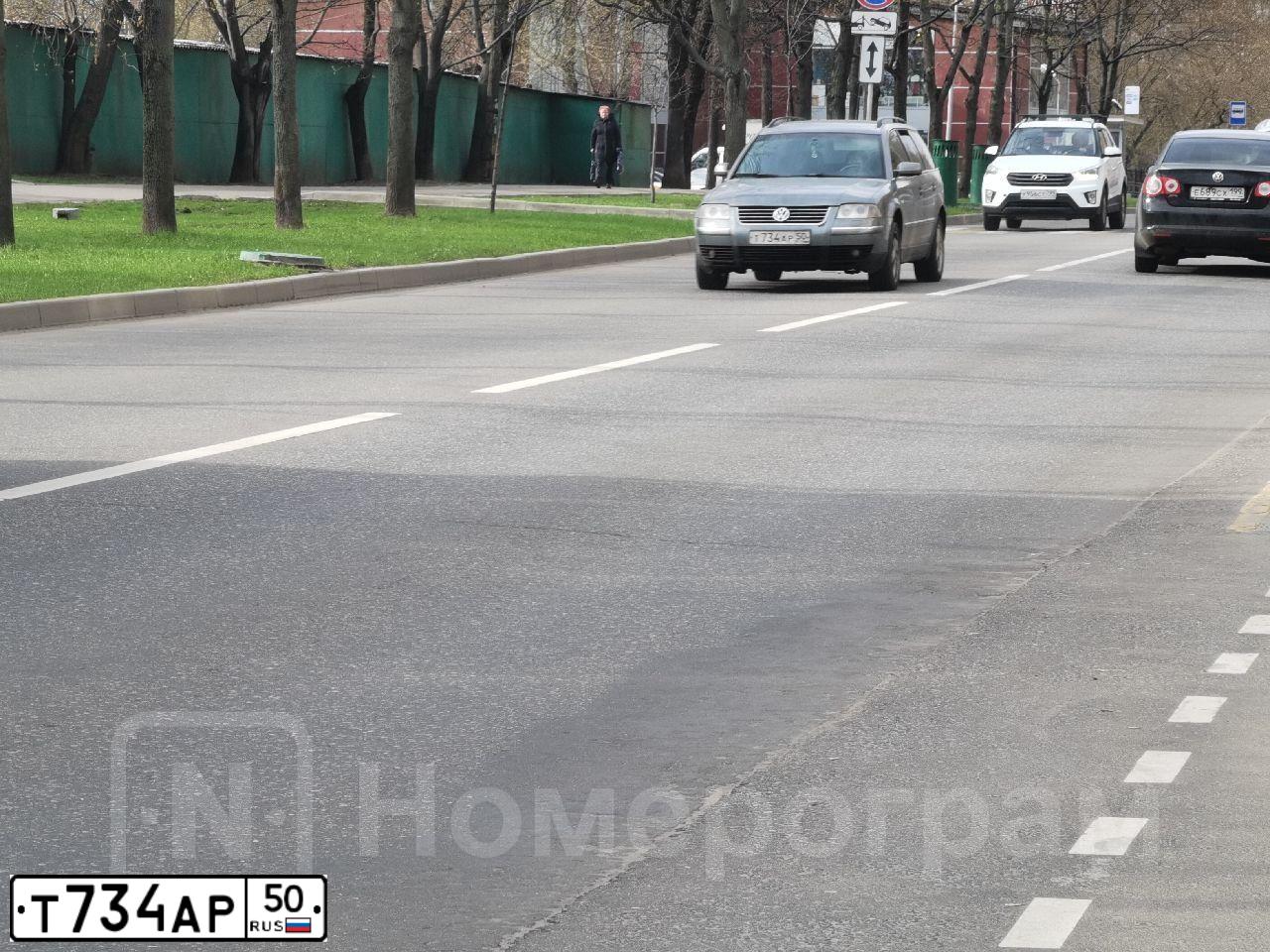 Фото автомобиля VOLKSWAGEN PASSAT, 2002 — госномер А125НН136. Цвет: СЕРЫЙ