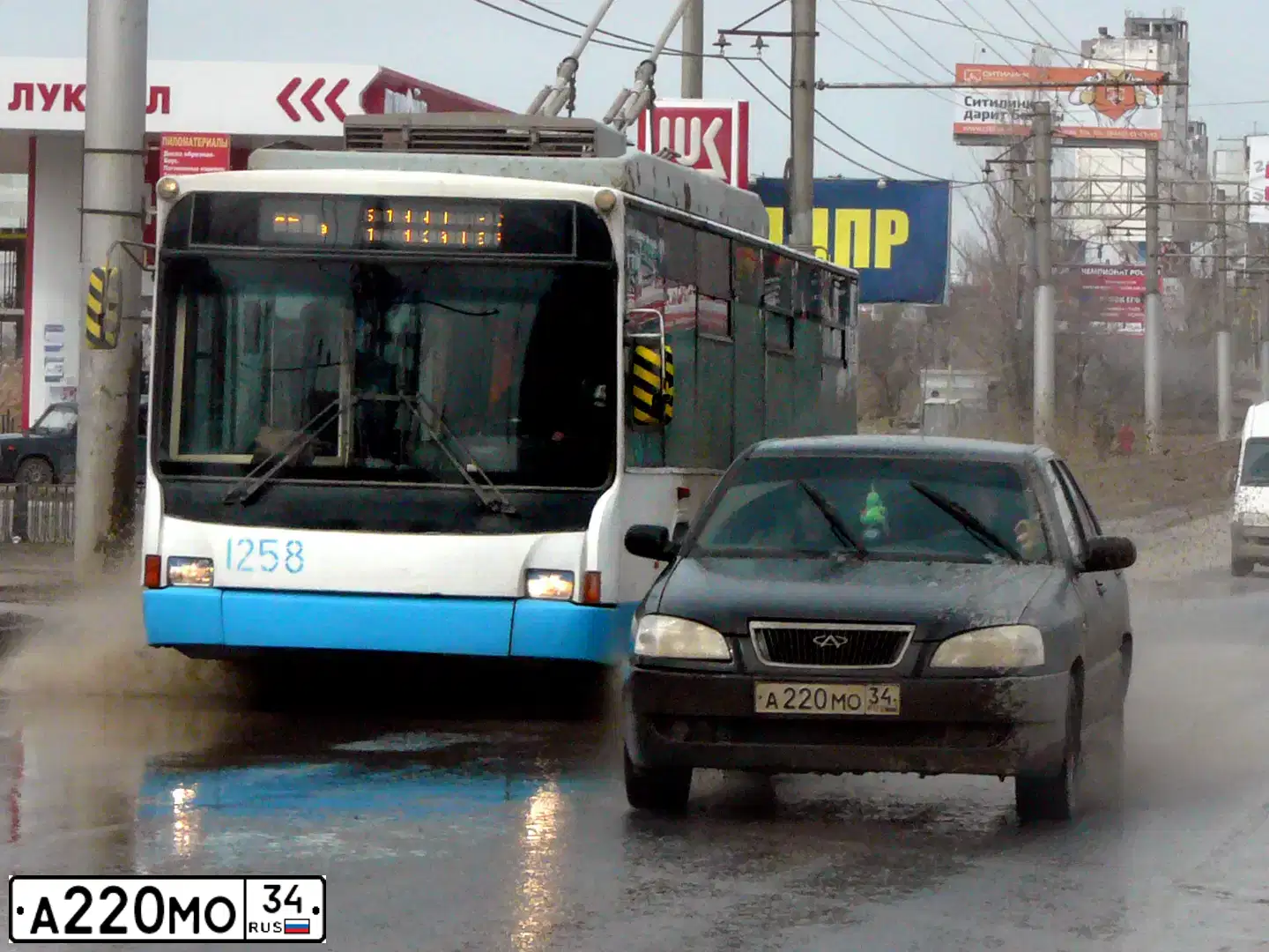 Фото автомобиля VOLKSWAGEN POLO, 2010 — госномер В541ТТ134. Цвет: БЕЛЫЙ