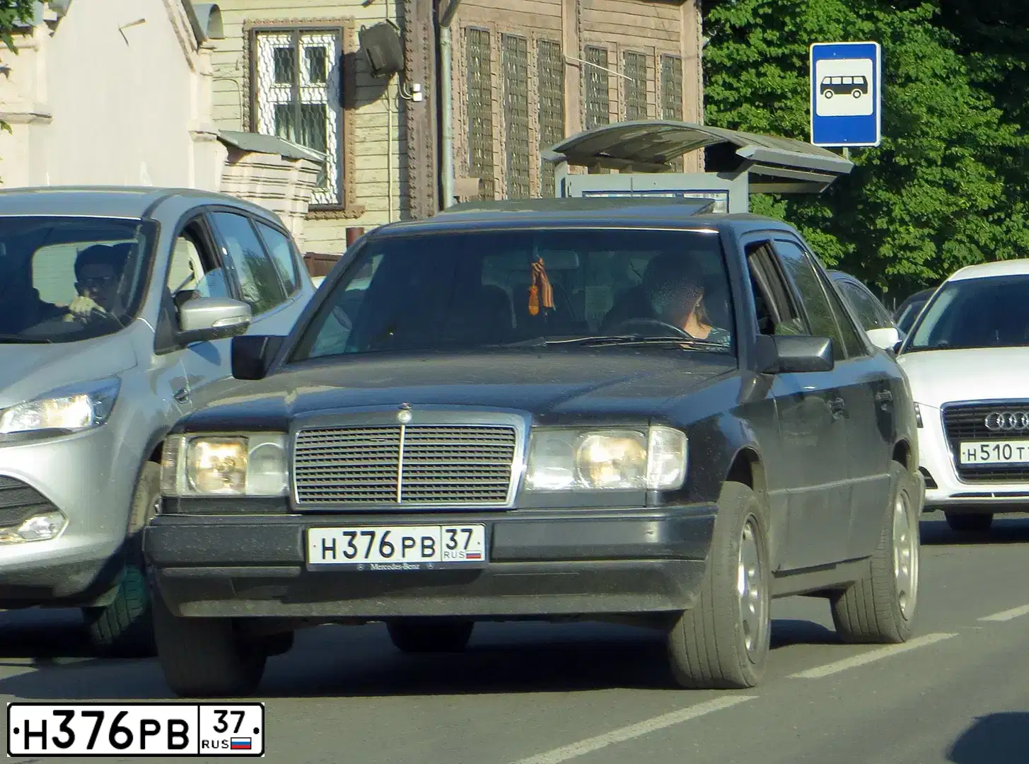 Фото автомобиля MERCEDES E-KLASSE, 1993 — госномер Н376РВ37. Цвет: ЧЕРНЫЙ