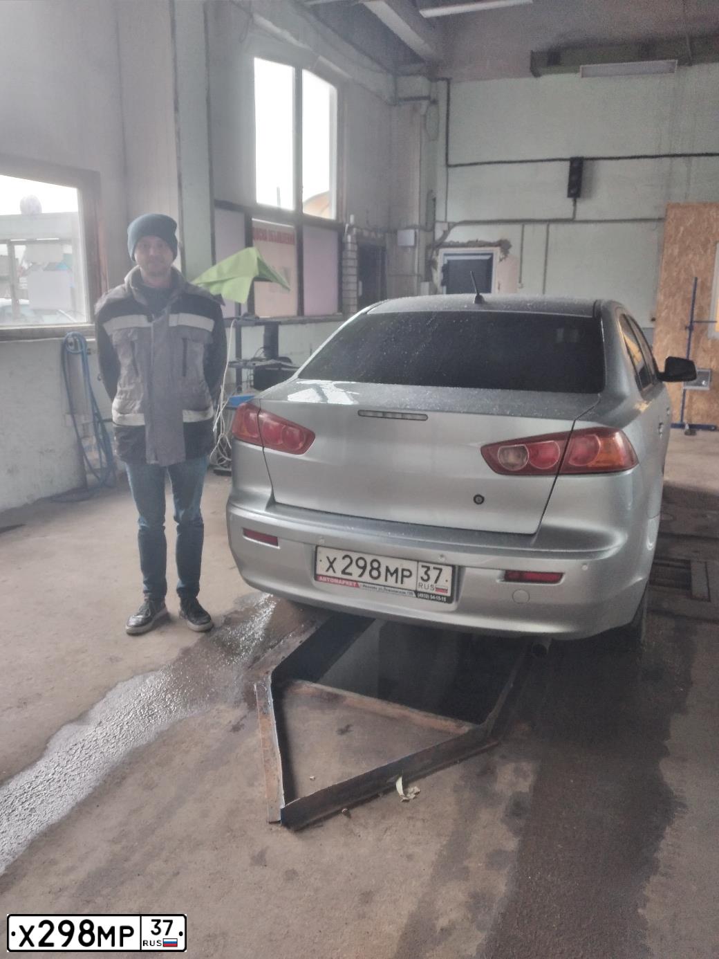 Фото автомобиля MITSUBISHI LANCER, 2008 — госномер Х298МР37. Цвет: СЕРЕБРИСТЫЙ