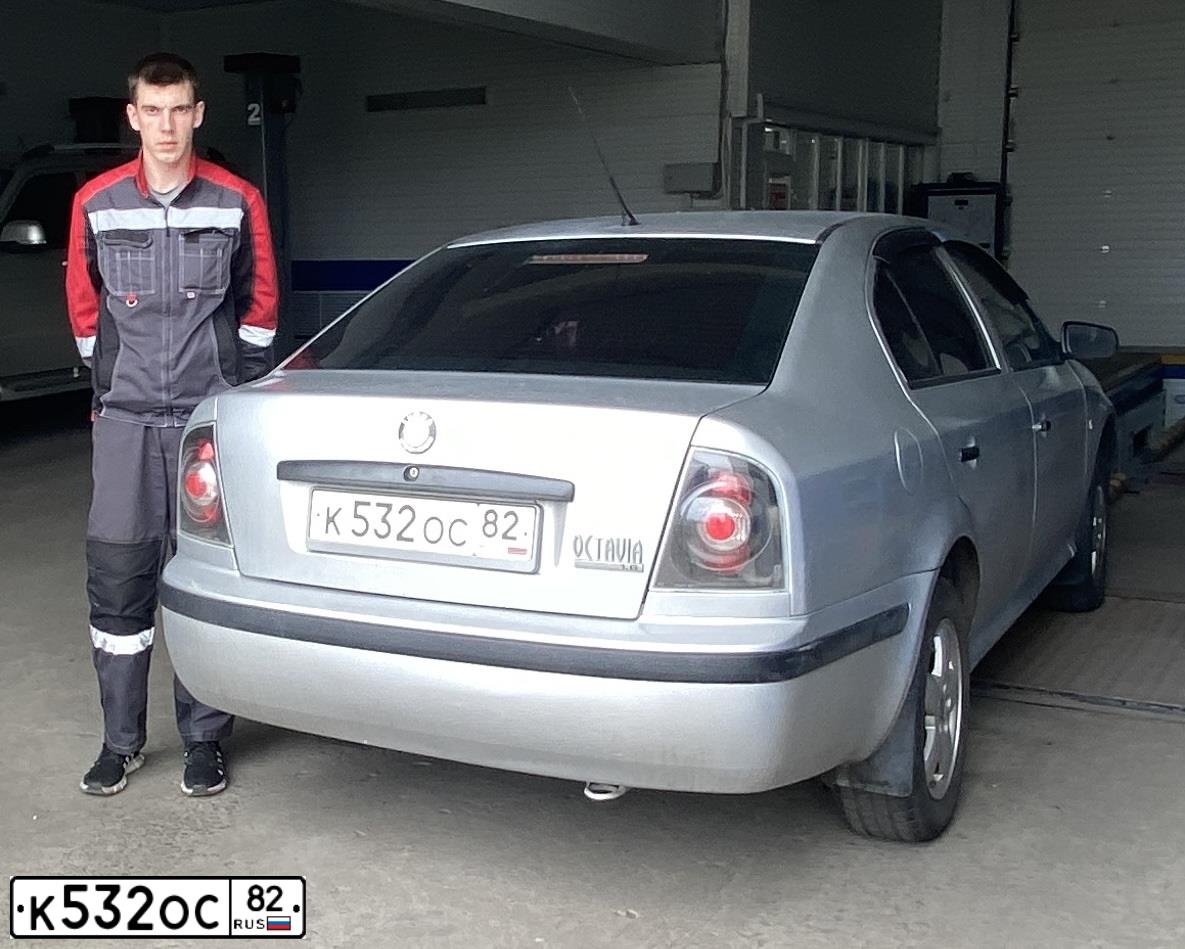Фото автомобиля SKODA OCTAVIA, 2004 — госномер К532ОС82. Цвет: Серебристый
