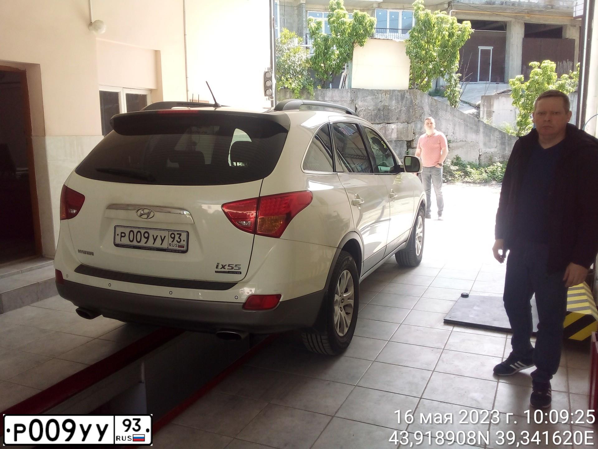Фото автомобиля FORD FOCUS, 2012 — госномер Н025ХУ161. Цвет: БЕЛЫЙ