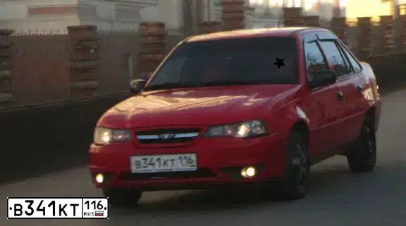 Фото автомобиля DAEWOO O NEXIA, 2010 — госномер В341КТ116. Цвет: ЯРКО-КРАСНЫЙ