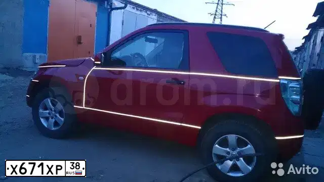 Фото автомобиля SUZUKI /GRAND/ VITARA, 2005 — госномер Р949ХК38. Цвет: КРАСНЫЙ