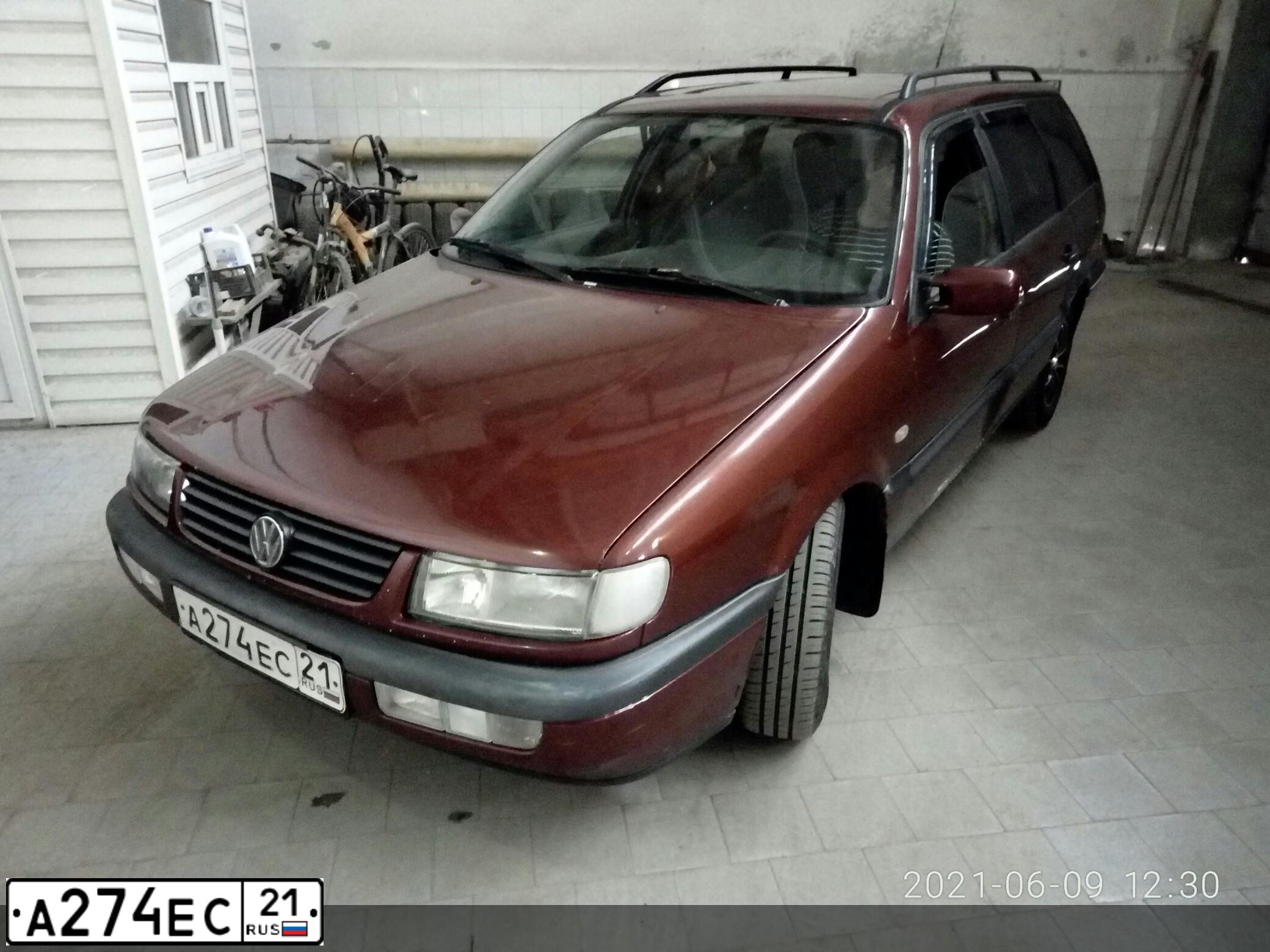 Фото автомобиля VOLKSWAGEN PASSAT, 1996 — госномер М127АТ39. Цвет: КРАСНЫЙ ВИШНЕВЫЙ 