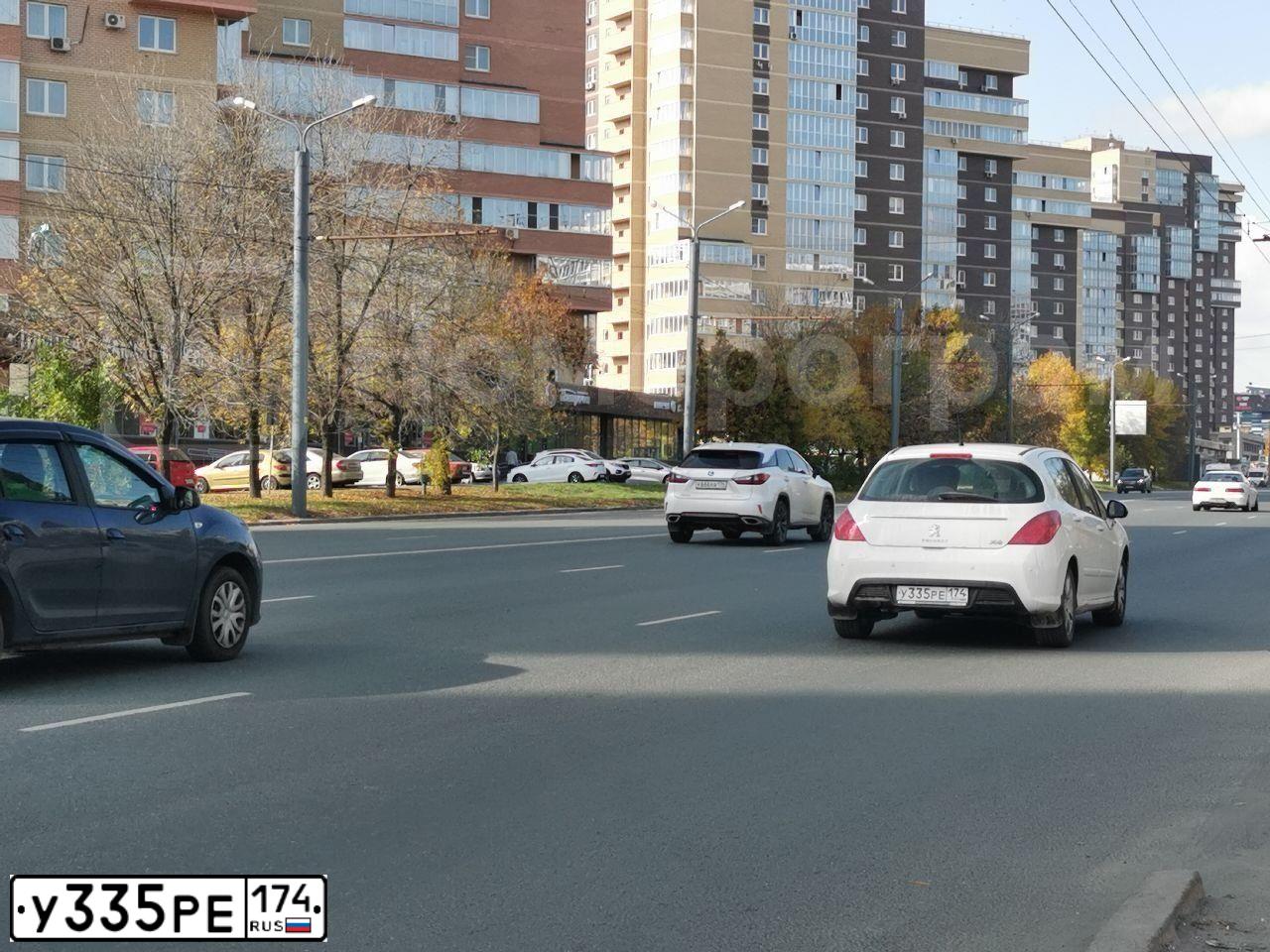 Фото автомобиля PEUGEOT 308, 2011 — госномер У335РЕ174. Цвет: Белый