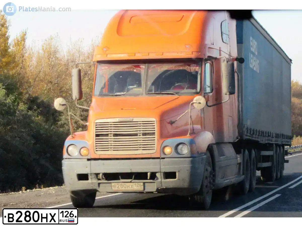 Фото автомобиля FREIGHTLINER CENTURY S/T, 2002 — госномер В280НХ126. Цвет: ОРАНЖЕВЫЙ