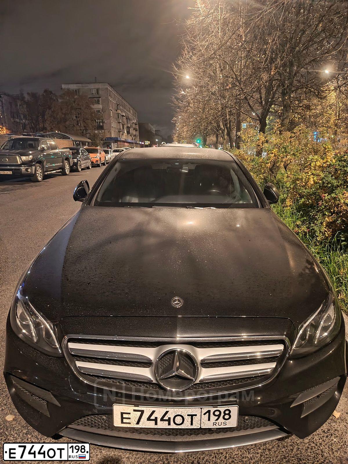 Фото автомобиля MERCEDES E-KLASSE, 2019 — госномер Е744ОТ198. Цвет: ЧЕРНЫЙ