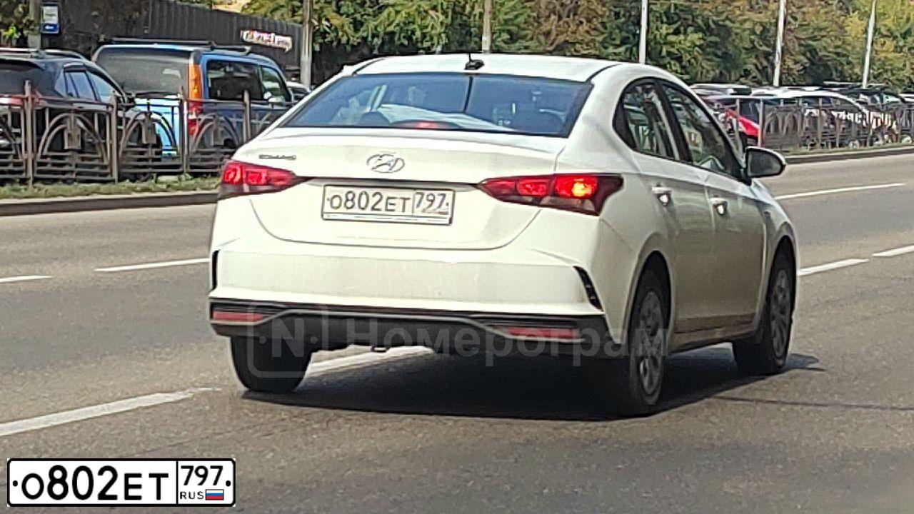 Фото автомобиля HYUNDAI SOLARIS, 2021 — госномер А044РМ62. Цвет: Белый