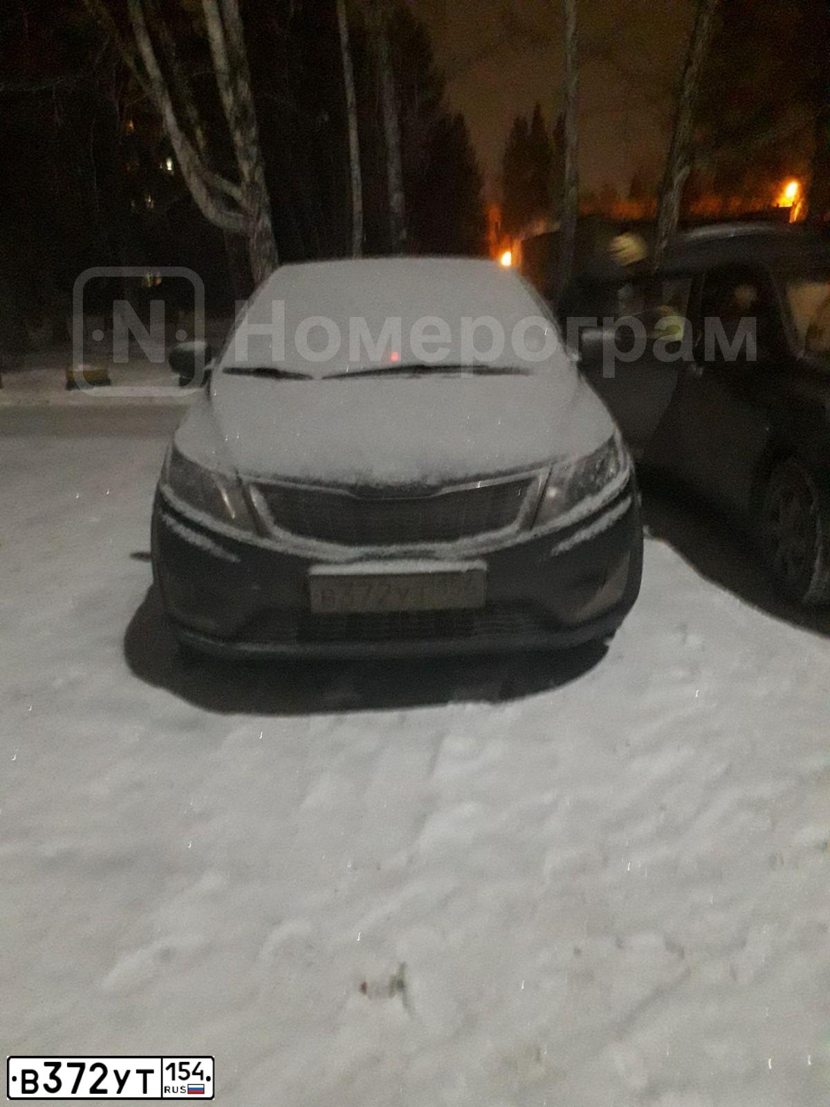 Фото автомобиля KIA RIO, 2012 — госномер В372УТ154. Цвет: ЧЕРНЫЙ