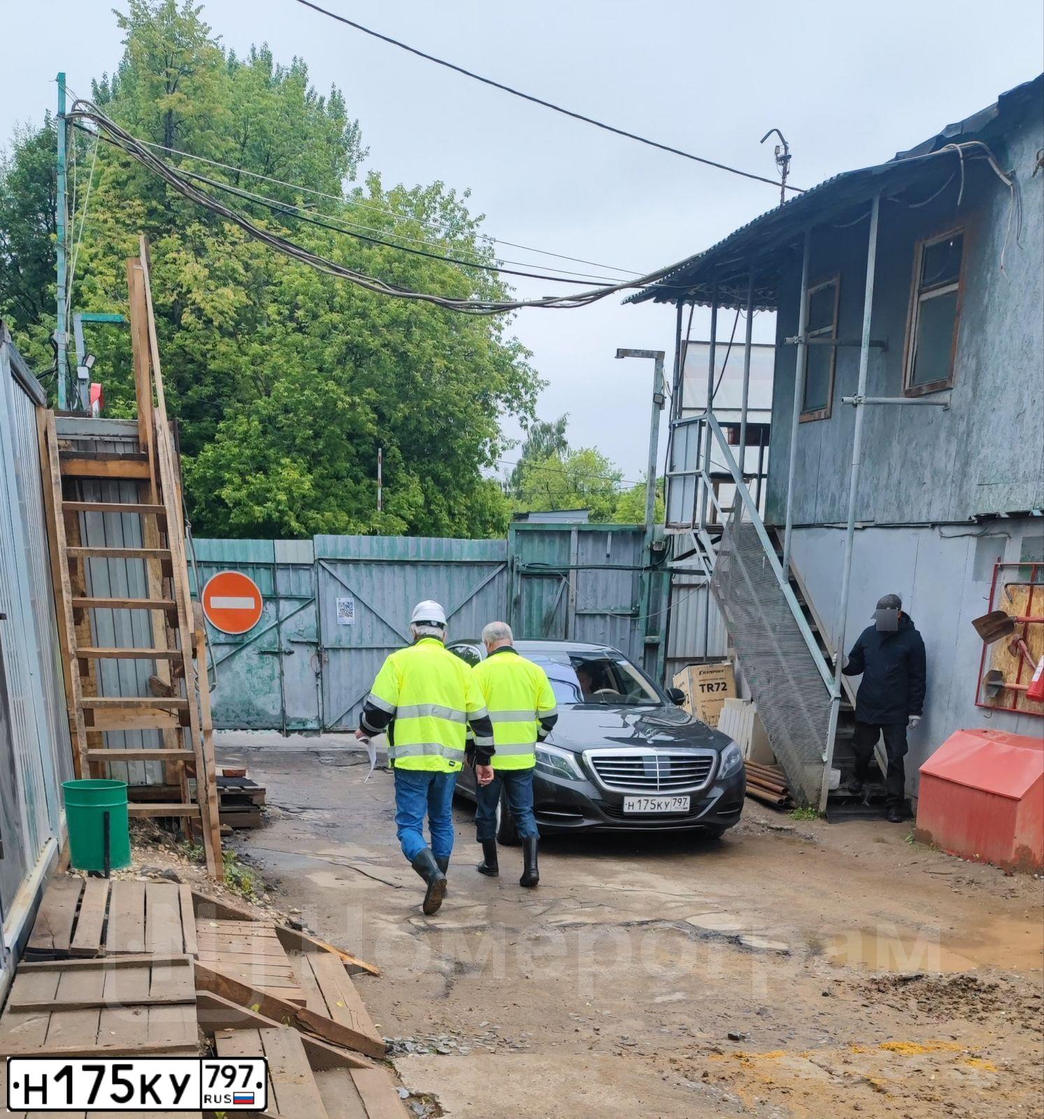 Фото автомобиля MERCEDES S-KLASSE, 2014 — госномер Н175КУ797. Цвет: Коричневый