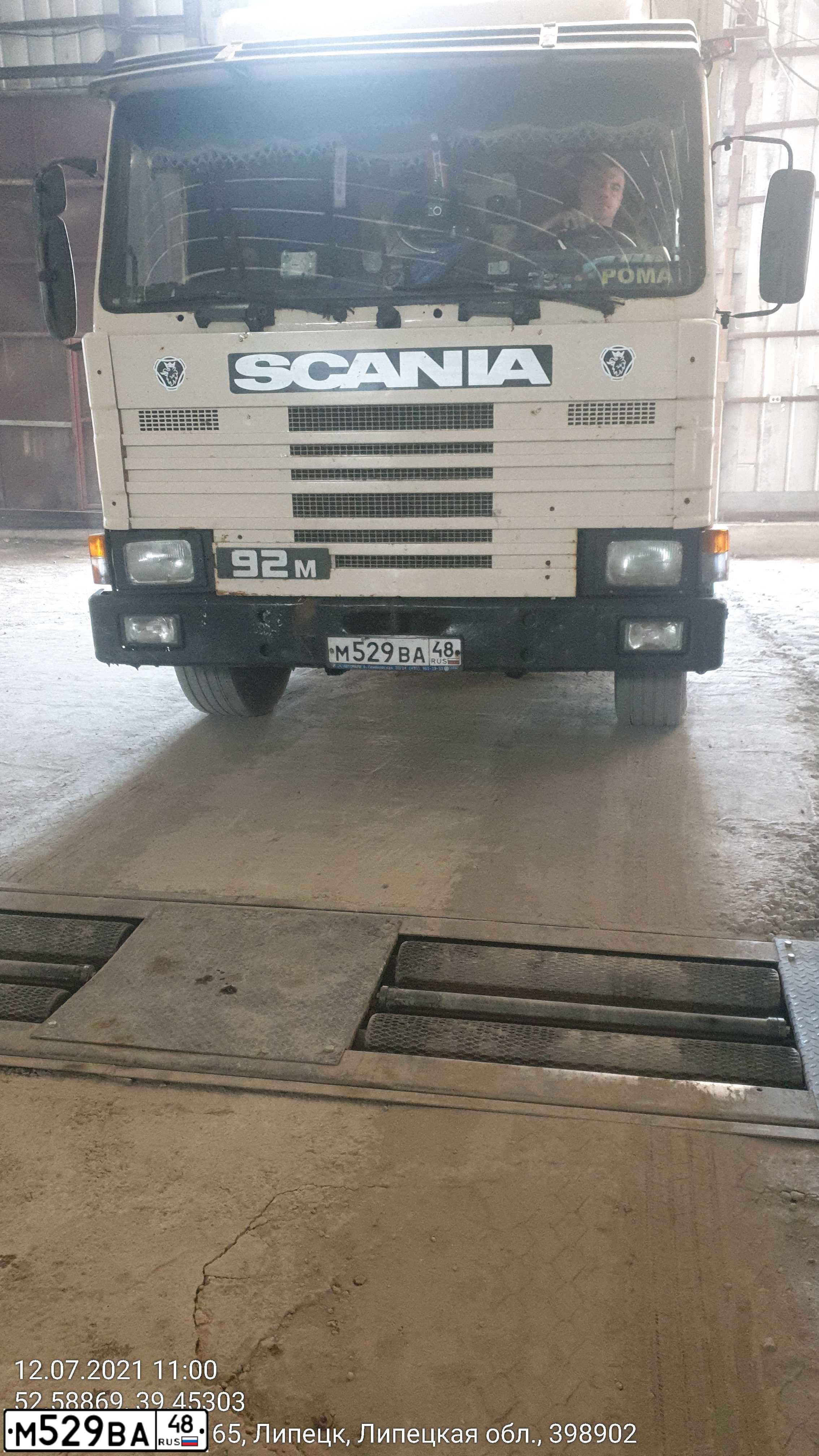 Фото автомобиля SCANIA SERIE P /4X2/, 1985 — госномер В593НО51. Цвет: Белый