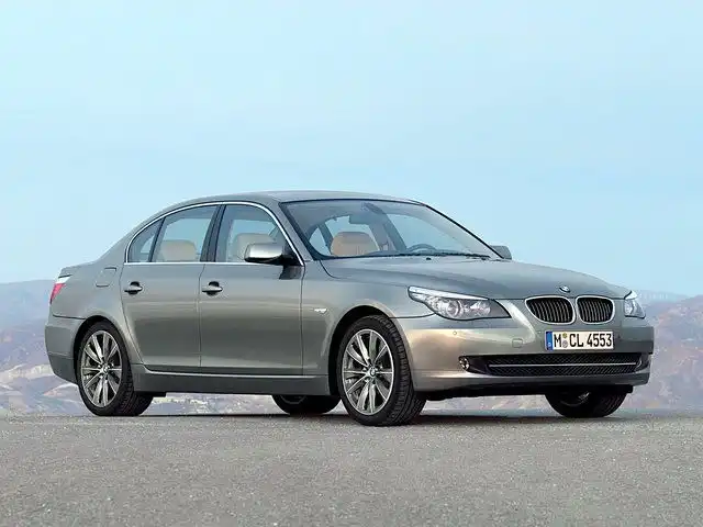 Фото автомобиля BMW SERIE 5, 2008 — госномер У428ЕТ178. Цвет: ЧЕРНЫЙ
