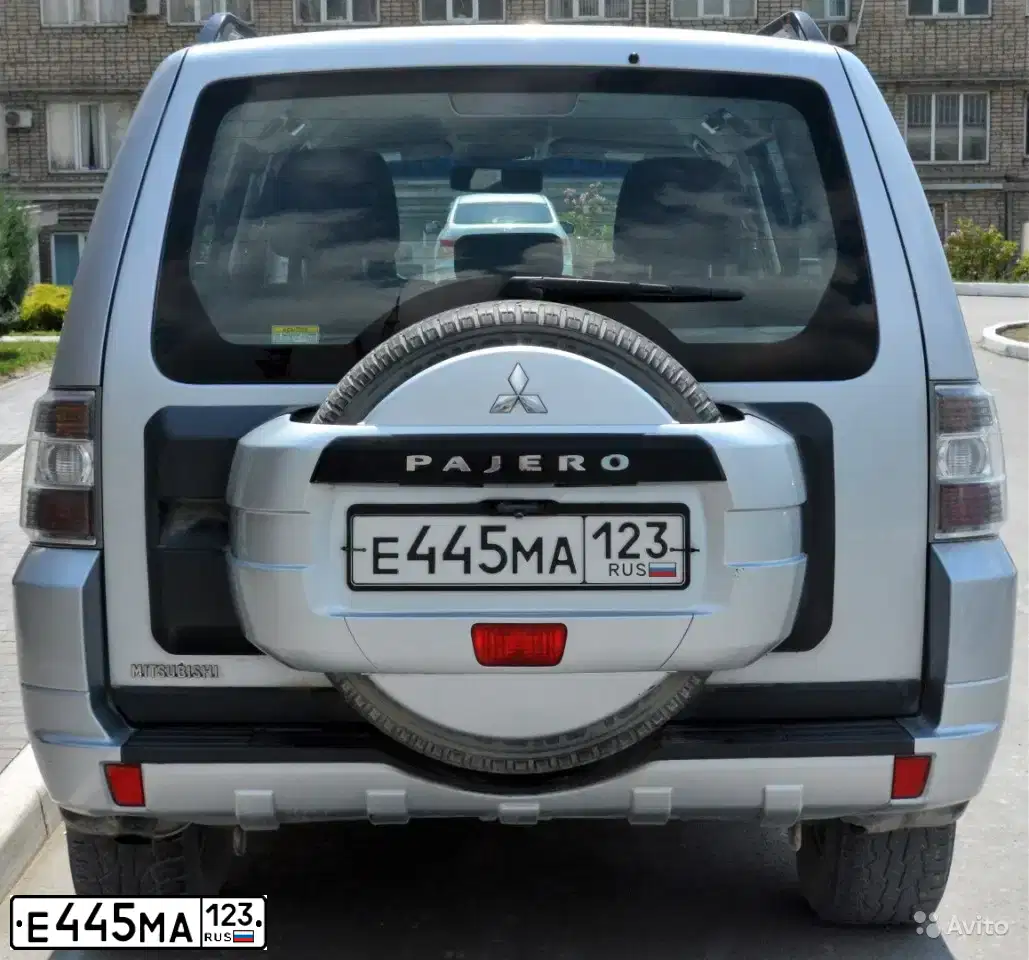 Фото автомобиля MITSUBISHI PAJERO, 2012 — госномер Е086ОС126. Цвет: СЕРЕБРИСТЫЙ