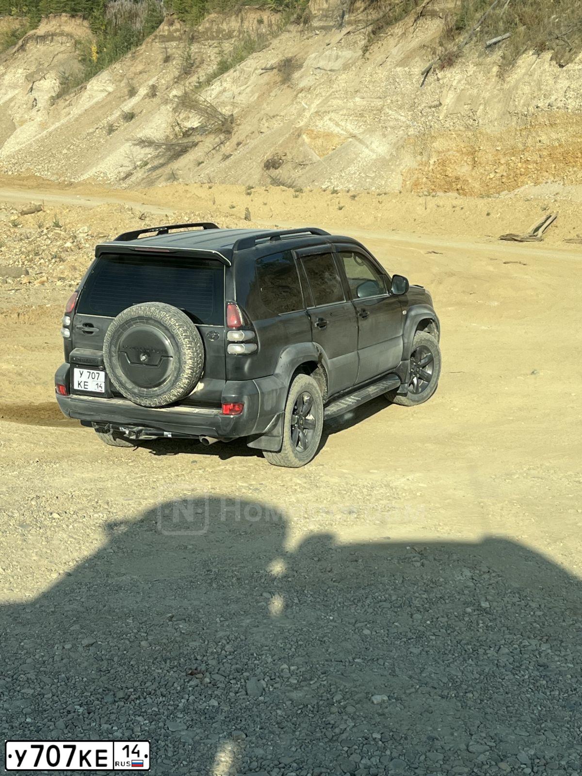 Фото автомобиля TOYOTA LANDCRUISER, 2007 — госномер У707КЕ14. Цвет: ЧЕРНЫЙ