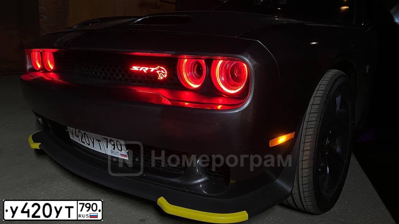 Фото автомобиля DODGE CHALLENGER, 2017 — госномер М707ТТ134. Цвет: СЕРЫЙ