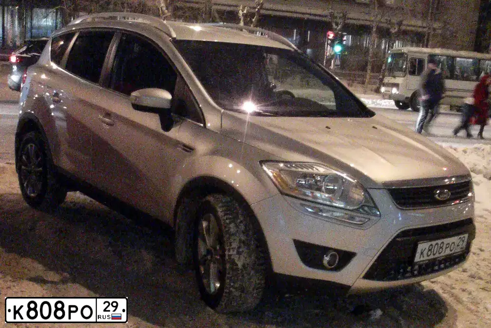 Фото автомобиля FORD KUGA, 2011 — госномер Т478ЕН136. Цвет: Серебристый