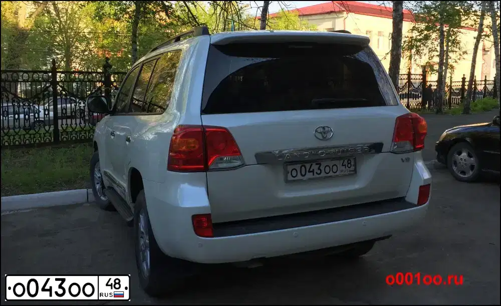 Фото автомобиля TOYOTA LAND CRUISER 200, 2012 — госномер У727РК48