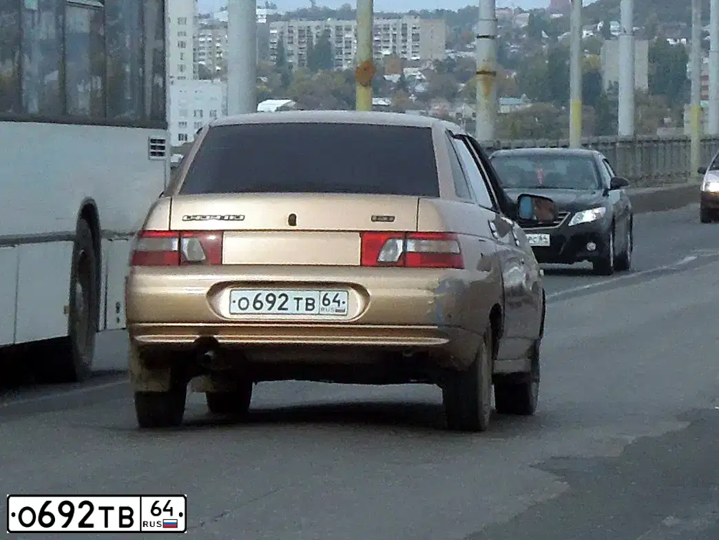Фото автомобиля LADA 2110, 2000 — госномер О692ТВ64. Цвет: БЕЖЕВО-РОЗОВЫЙ