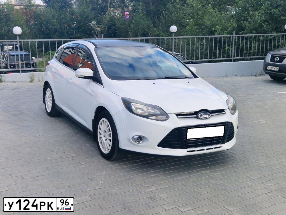 Фото автомобиля FORD FOCUS, 2011 — госномер У124РК96. Цвет: Белый