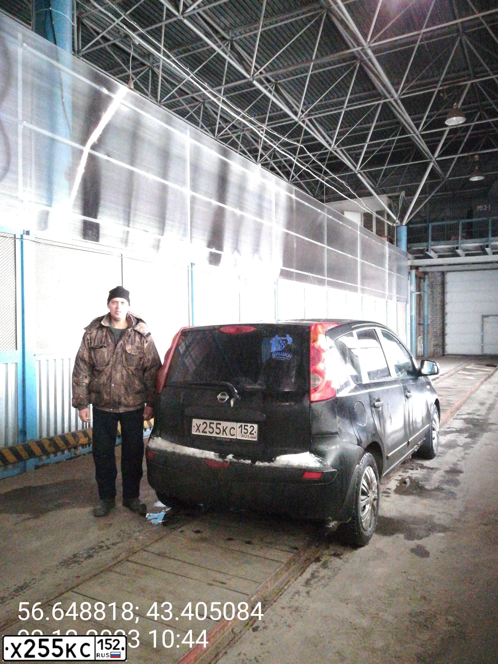 Фото автомобиля NISSAN NOTE, 2007 — госномер К371ТЕ763. Цвет: ЧЕРНЫЙ