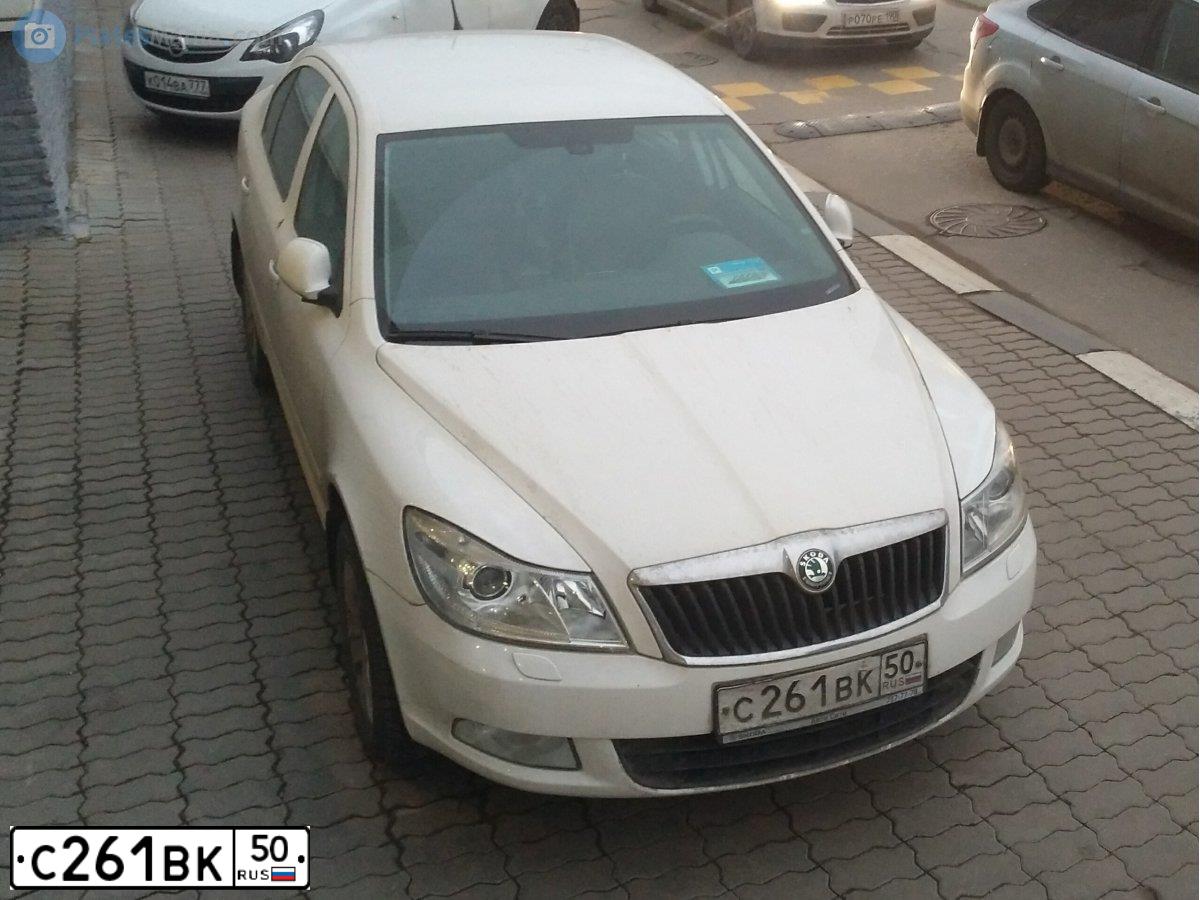 Фото автомобиля SKODA OCTAVIA, 2013 — госномер Н693СО790. Цвет: Белый