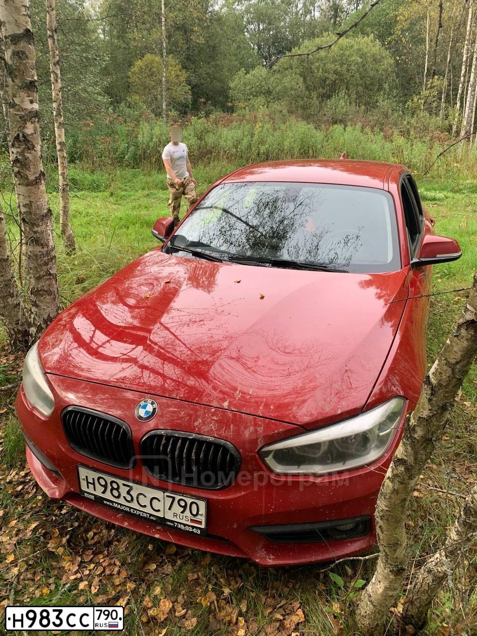 Фото автомобиля BMW SERIE 1, 2017 — госномер Н983СС790. Цвет: Красный
