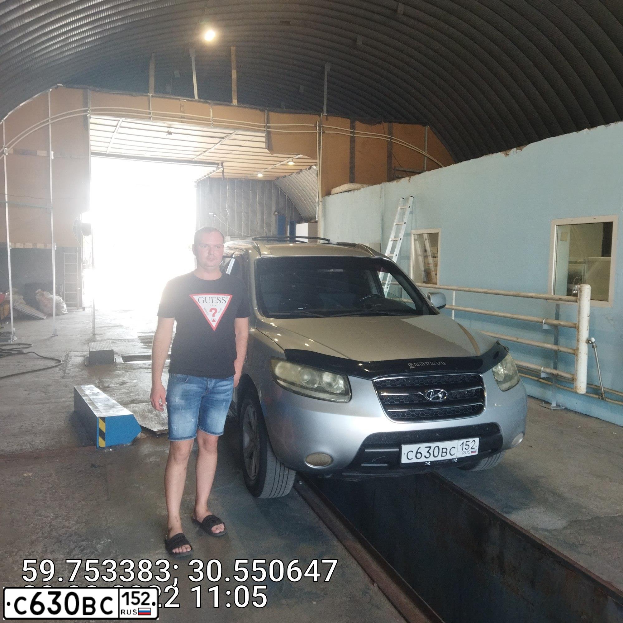 Фото автомобиля HYUNDAI SANTA FE, 2006 — госномер Т346ЕХ198. Цвет: Серебристый