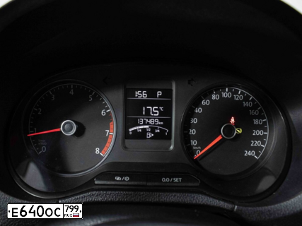 Фото автомобиля VOLKSWAGEN POLO, 2019 — госномер Е640ОС799. Цвет: ЯРКО-СИНИЙ